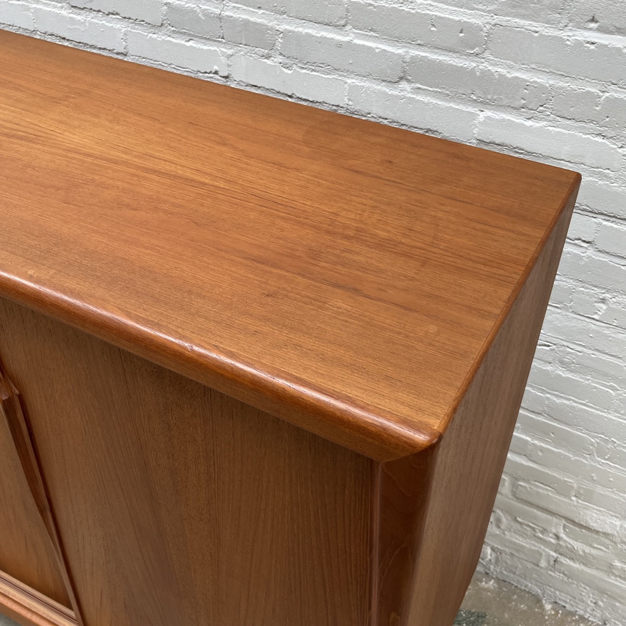 Vintage High Board 
