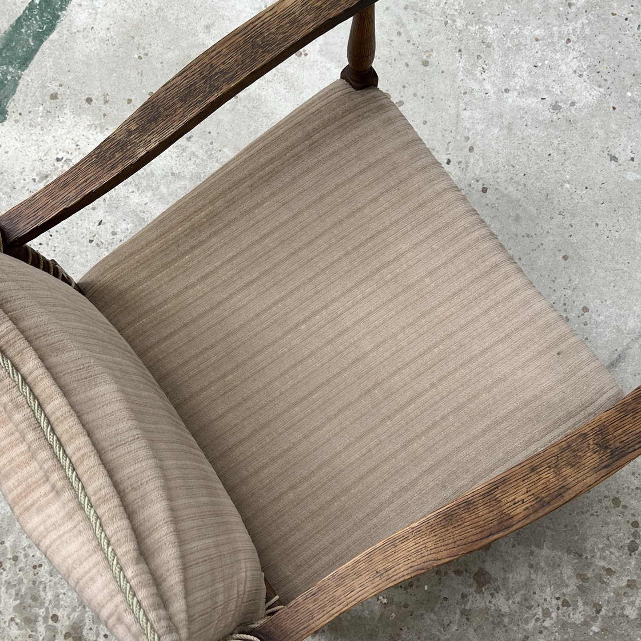 Antique Easy Chair "Bobbin"