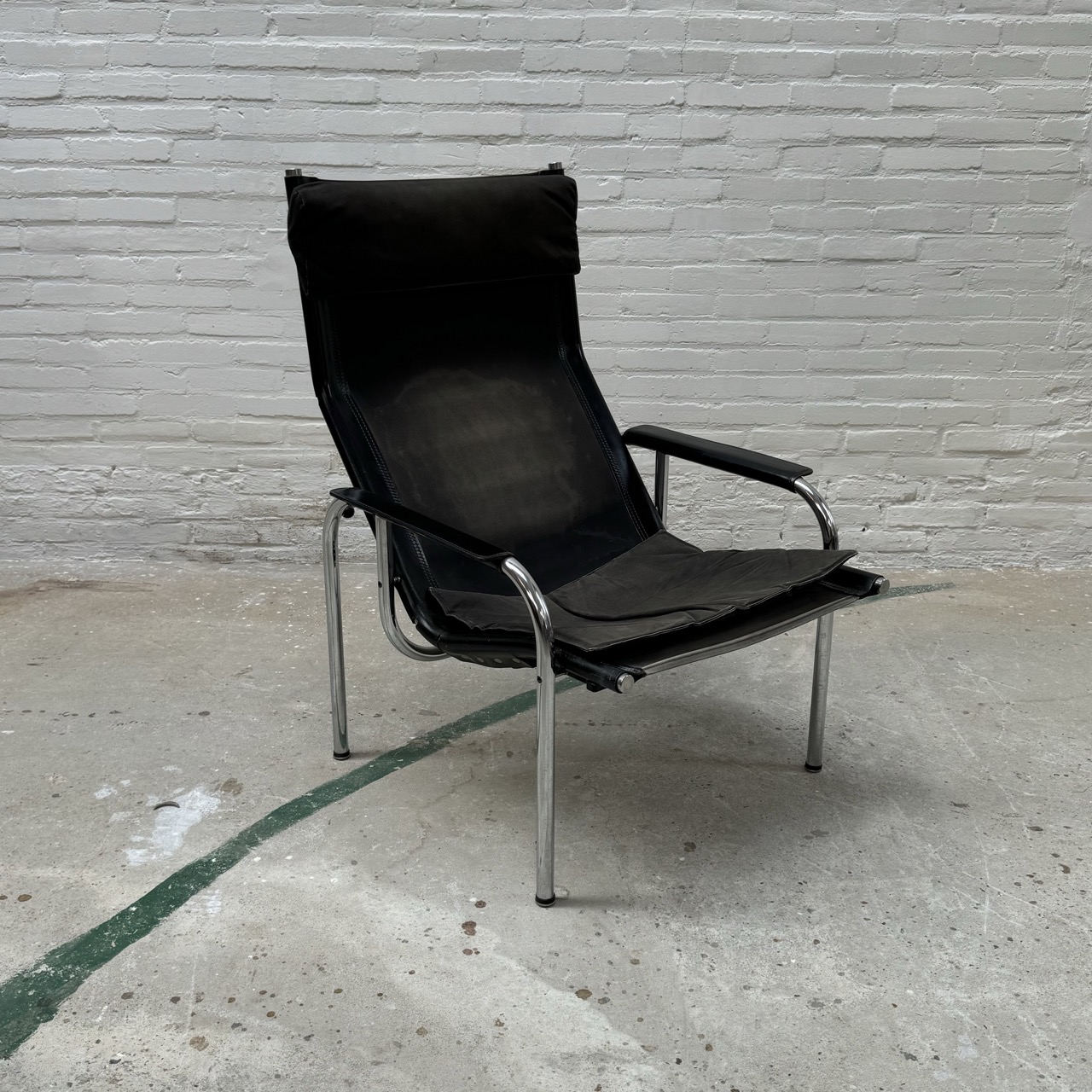 "HE1106" Easy Chair