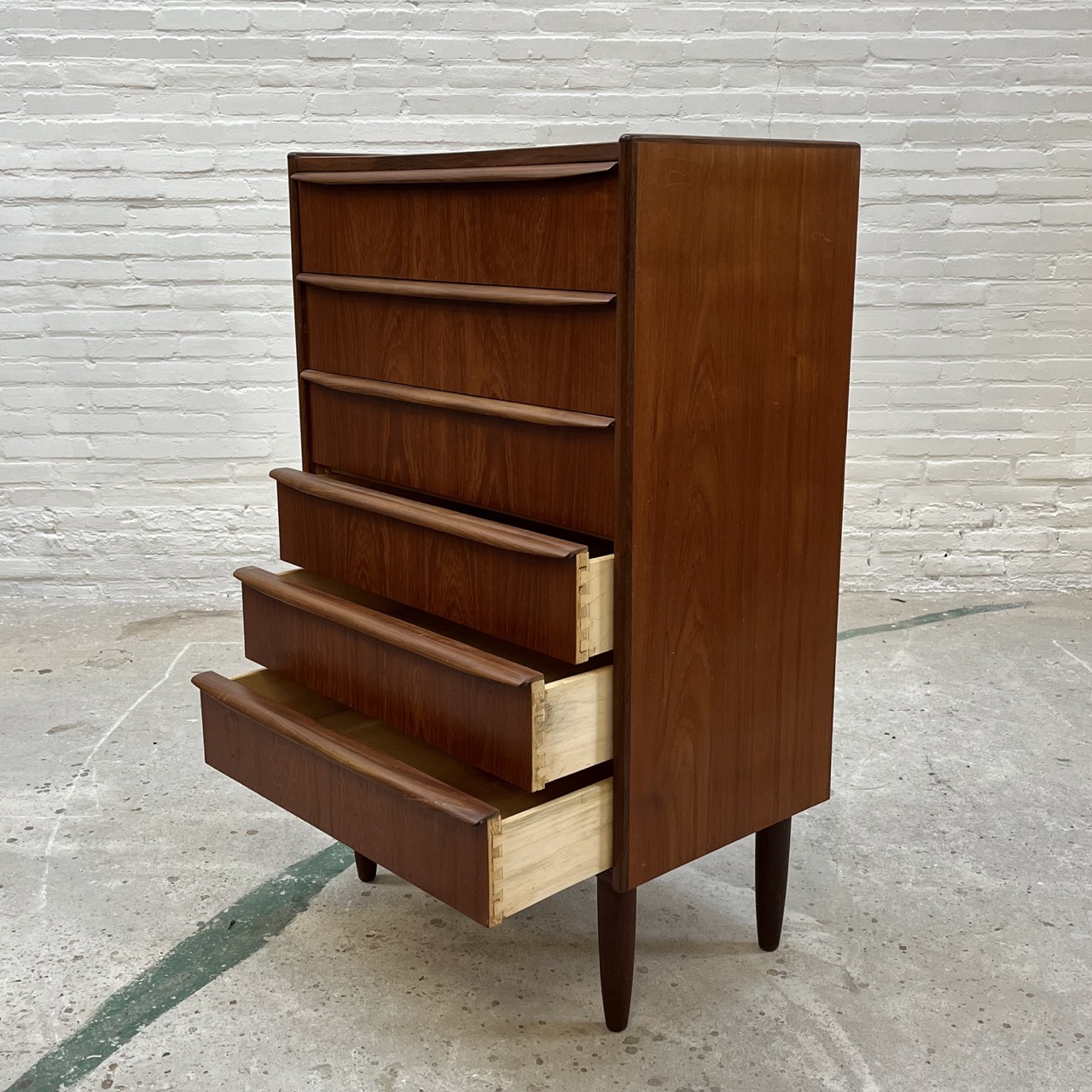 Vintage Chest Of Drawers