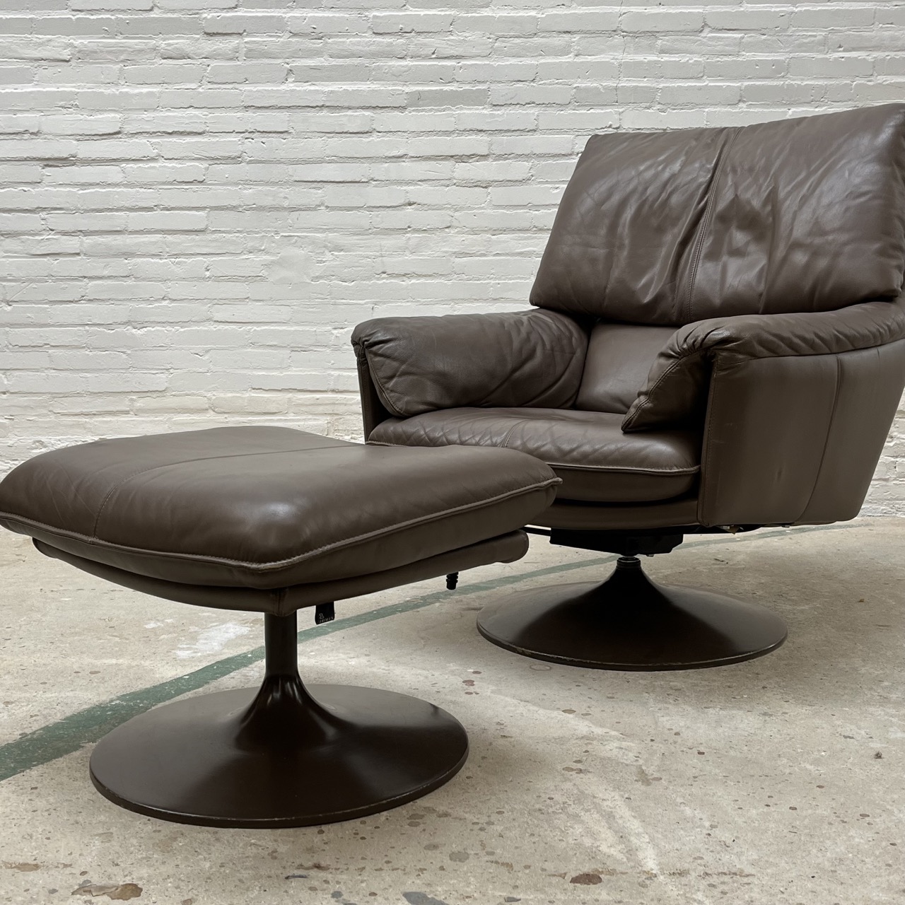 "Cécé" Lounge Chair & Ottoman