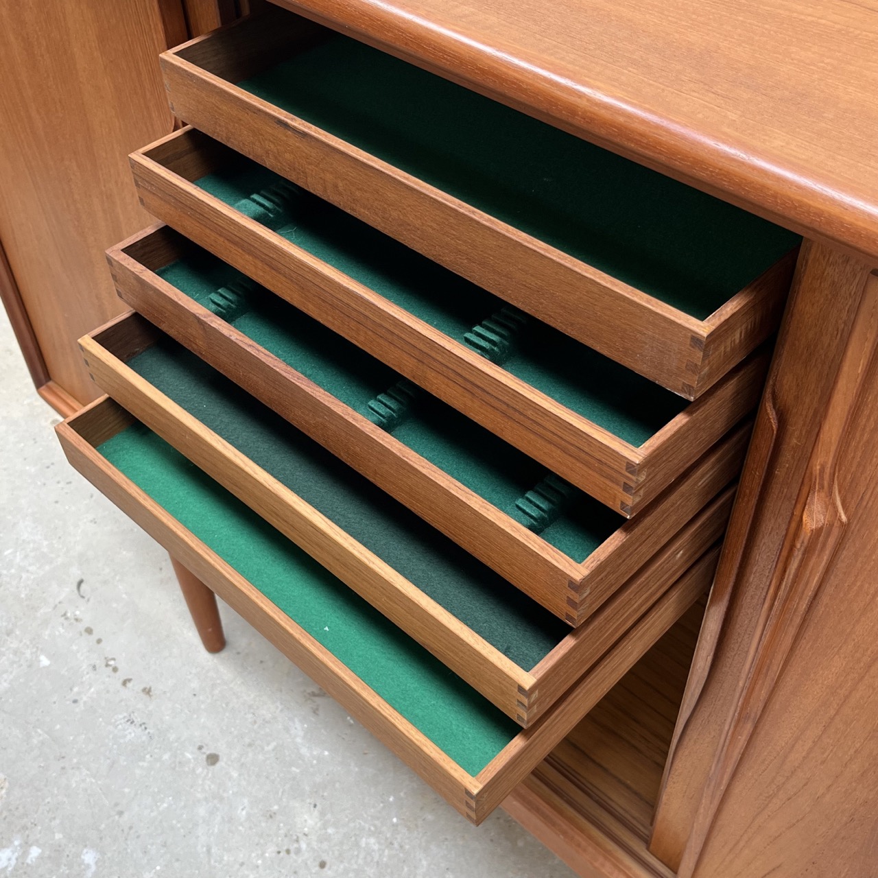 Vintage High Board 
