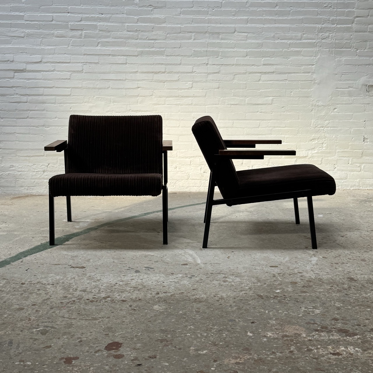"SZ66" Lounge Chairs 