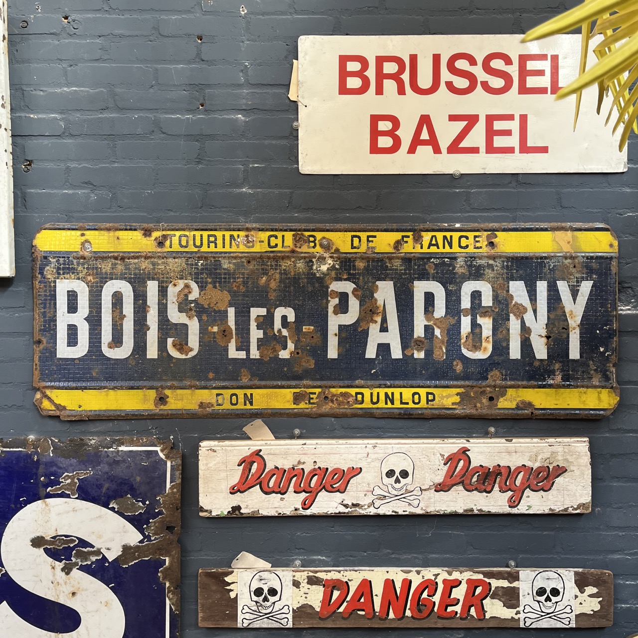 Enamel "BOIS LES PARGNY"