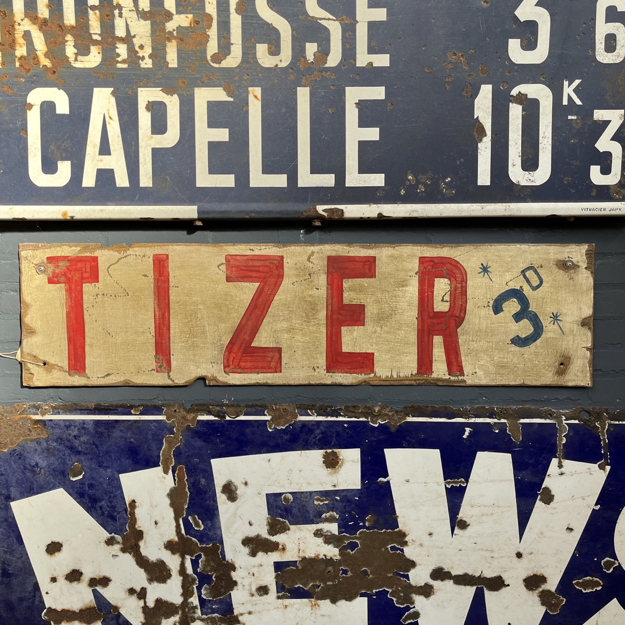 Signboard "TIZER"