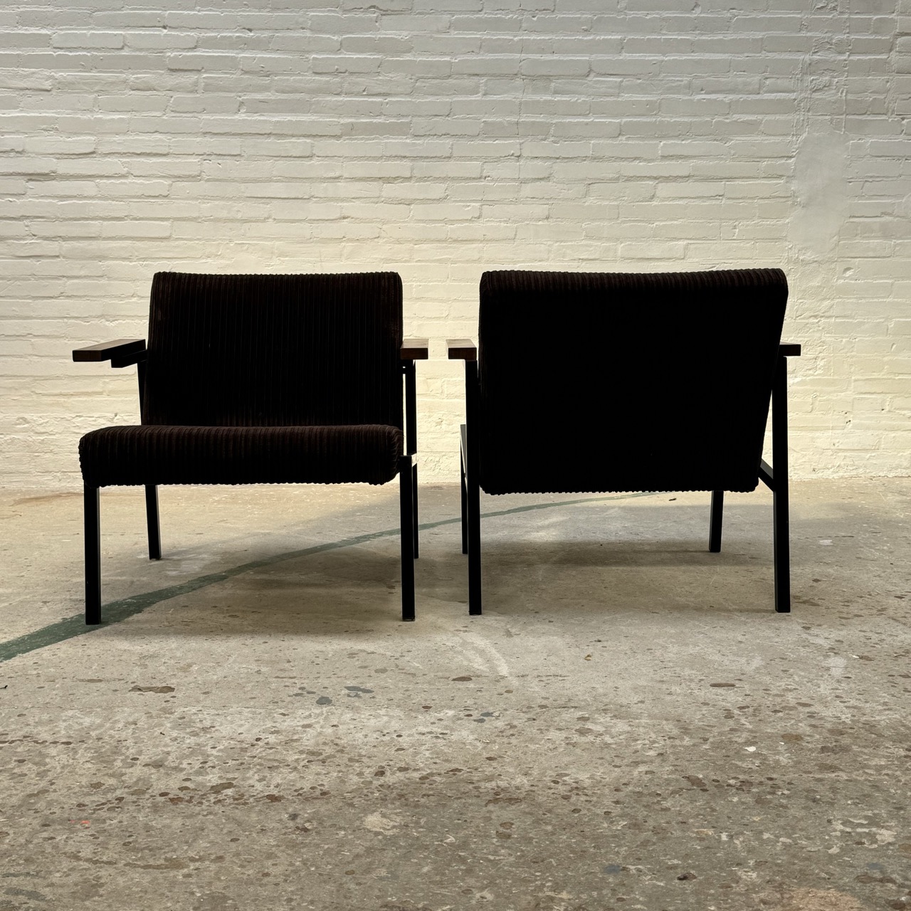 "SZ66" Lounge Chairs 