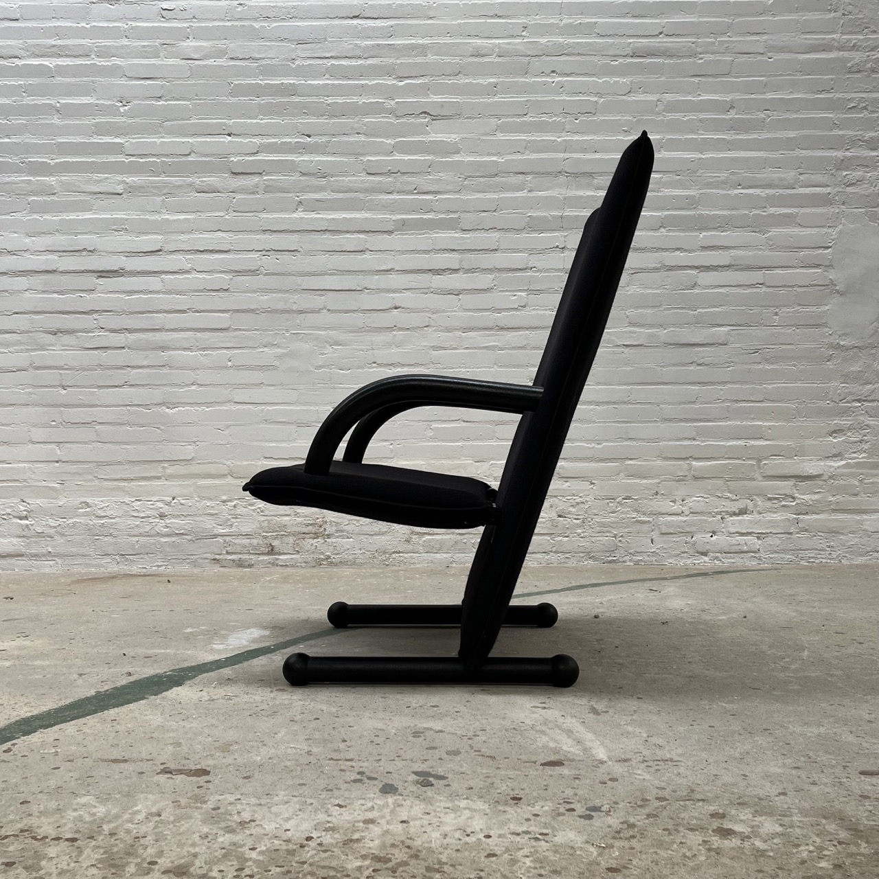"T-Line" Easy Chair