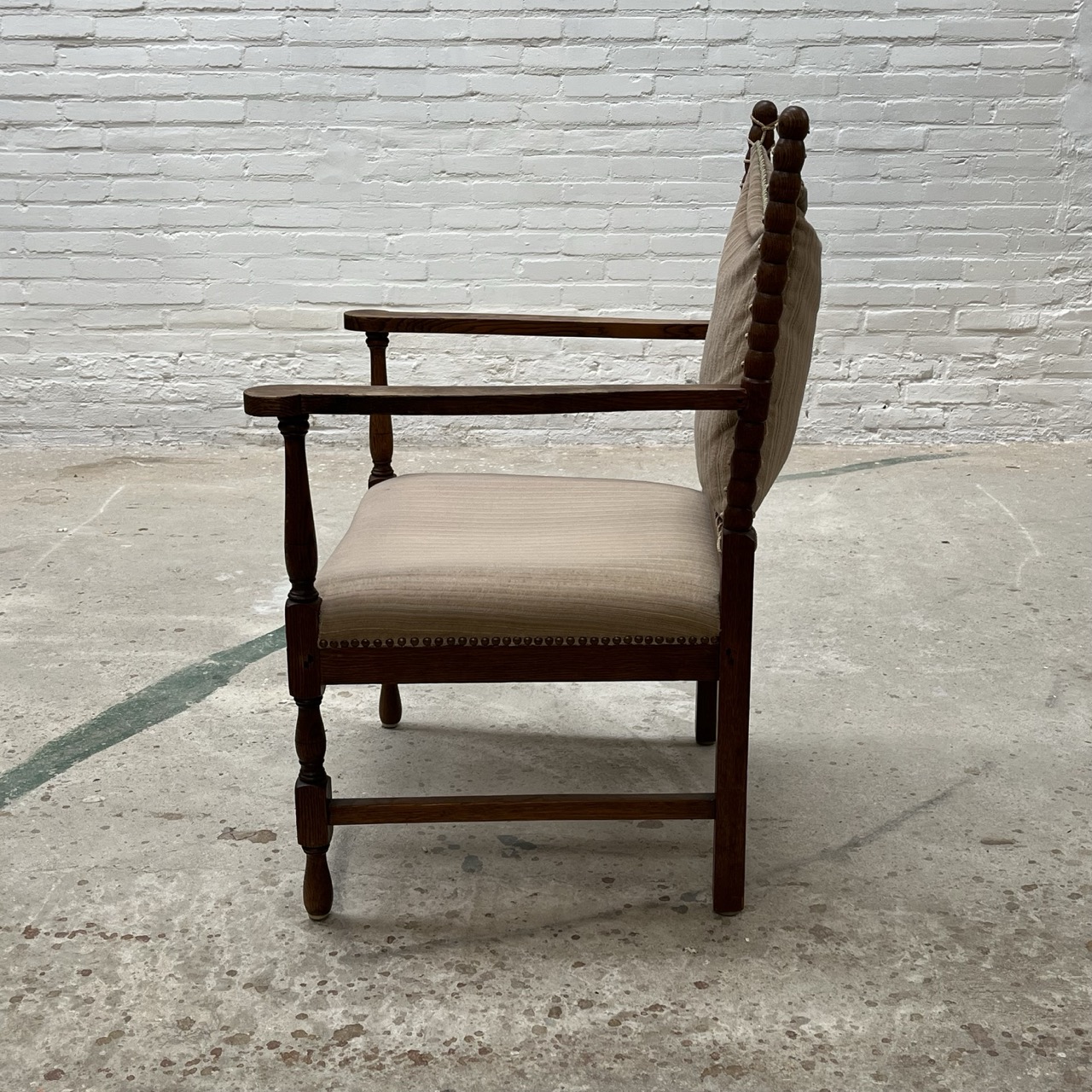 Antique Easy Chair "Bobbin"