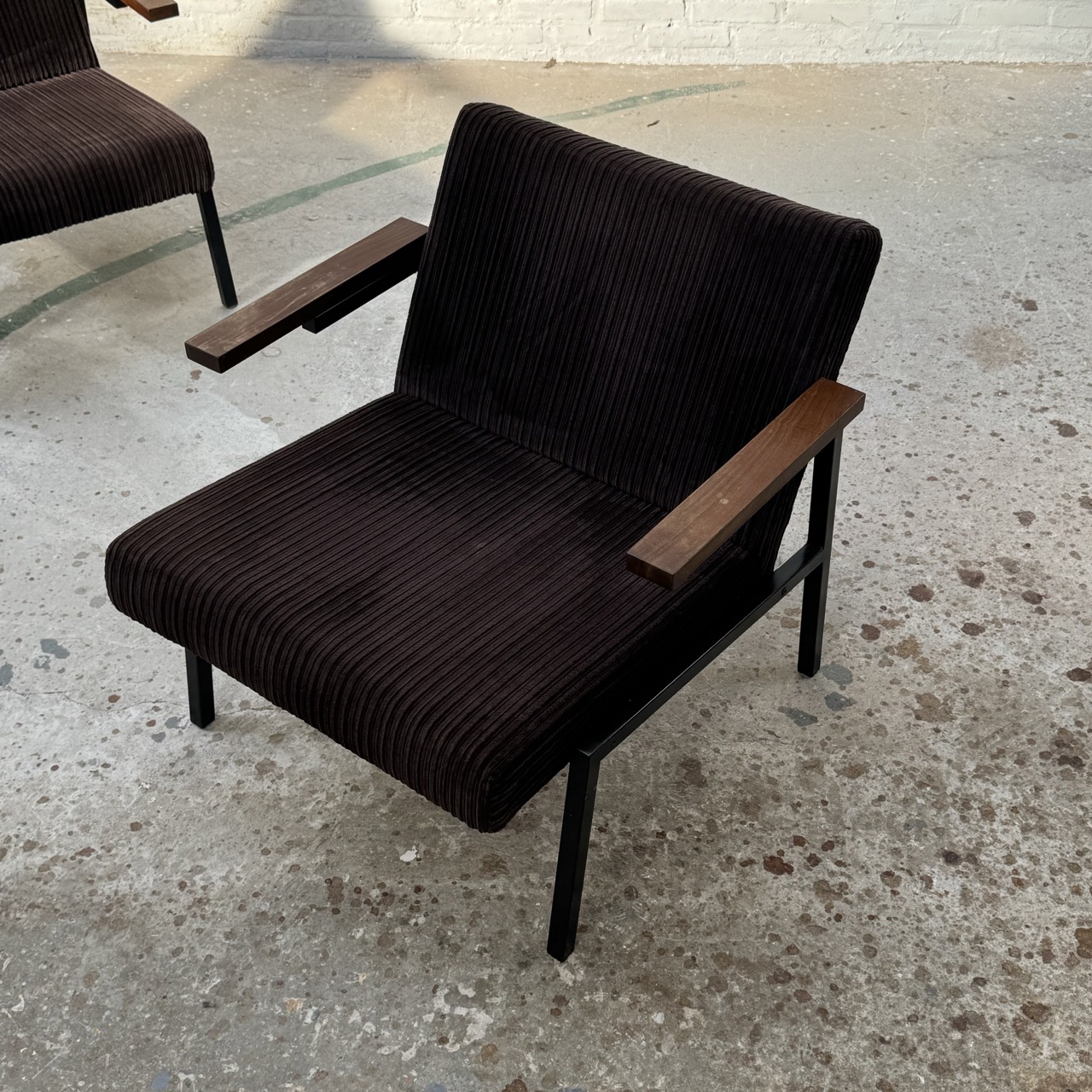 "SZ66" Lounge Chairs 