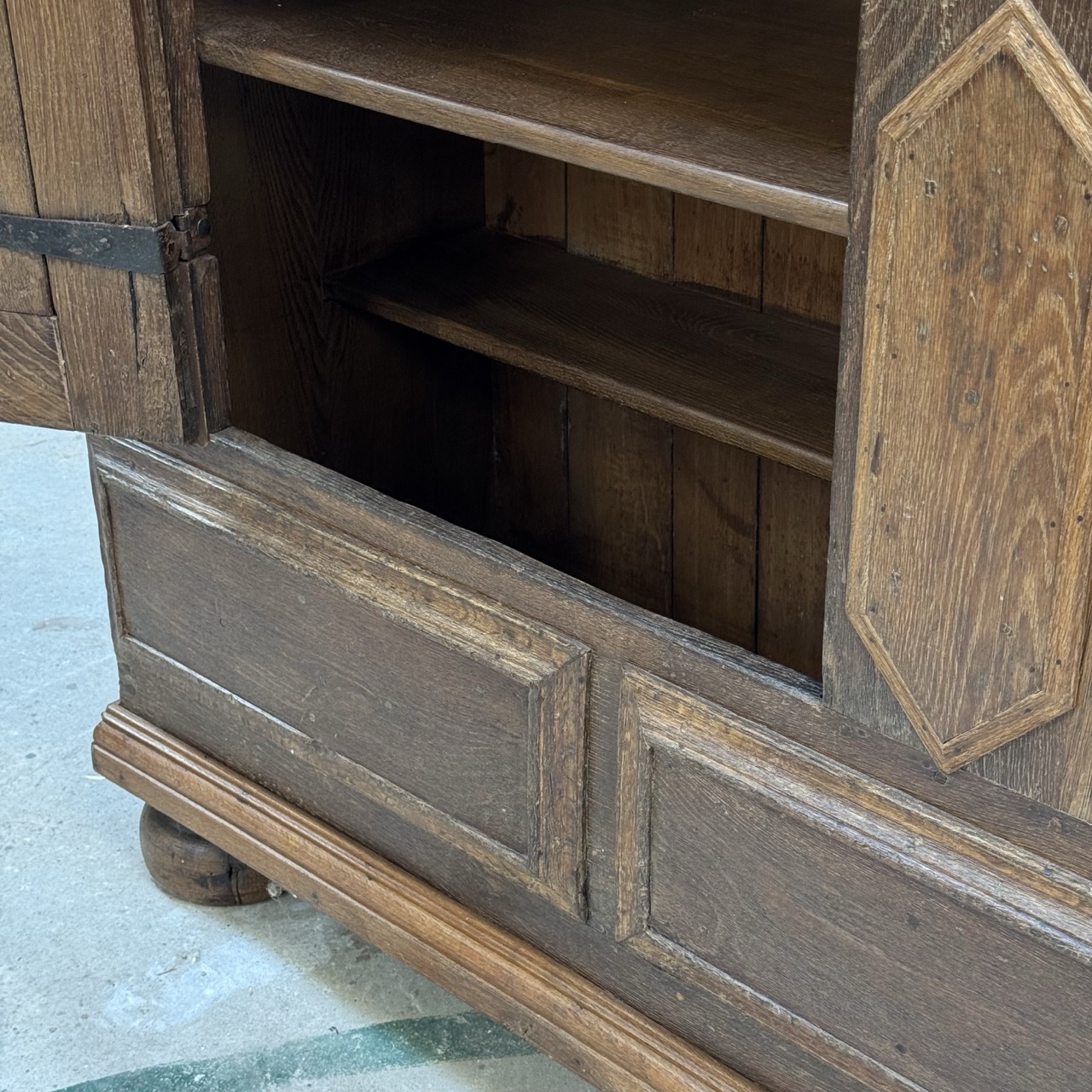Antique Cabinet '1723'