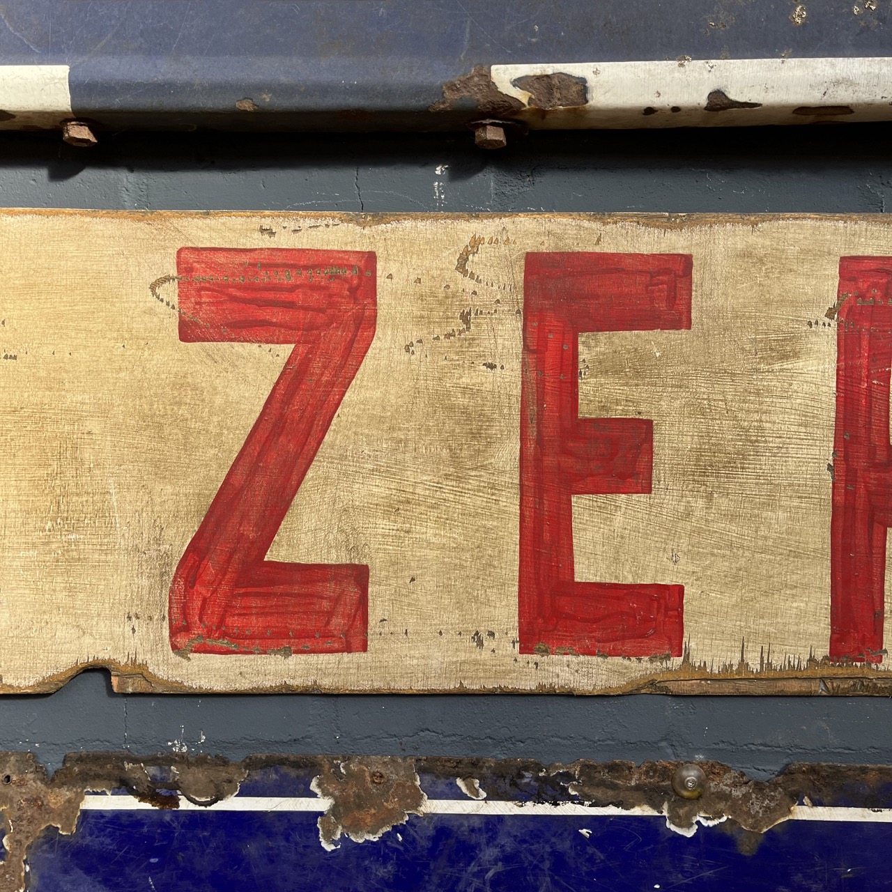 Signboard "TIZER"