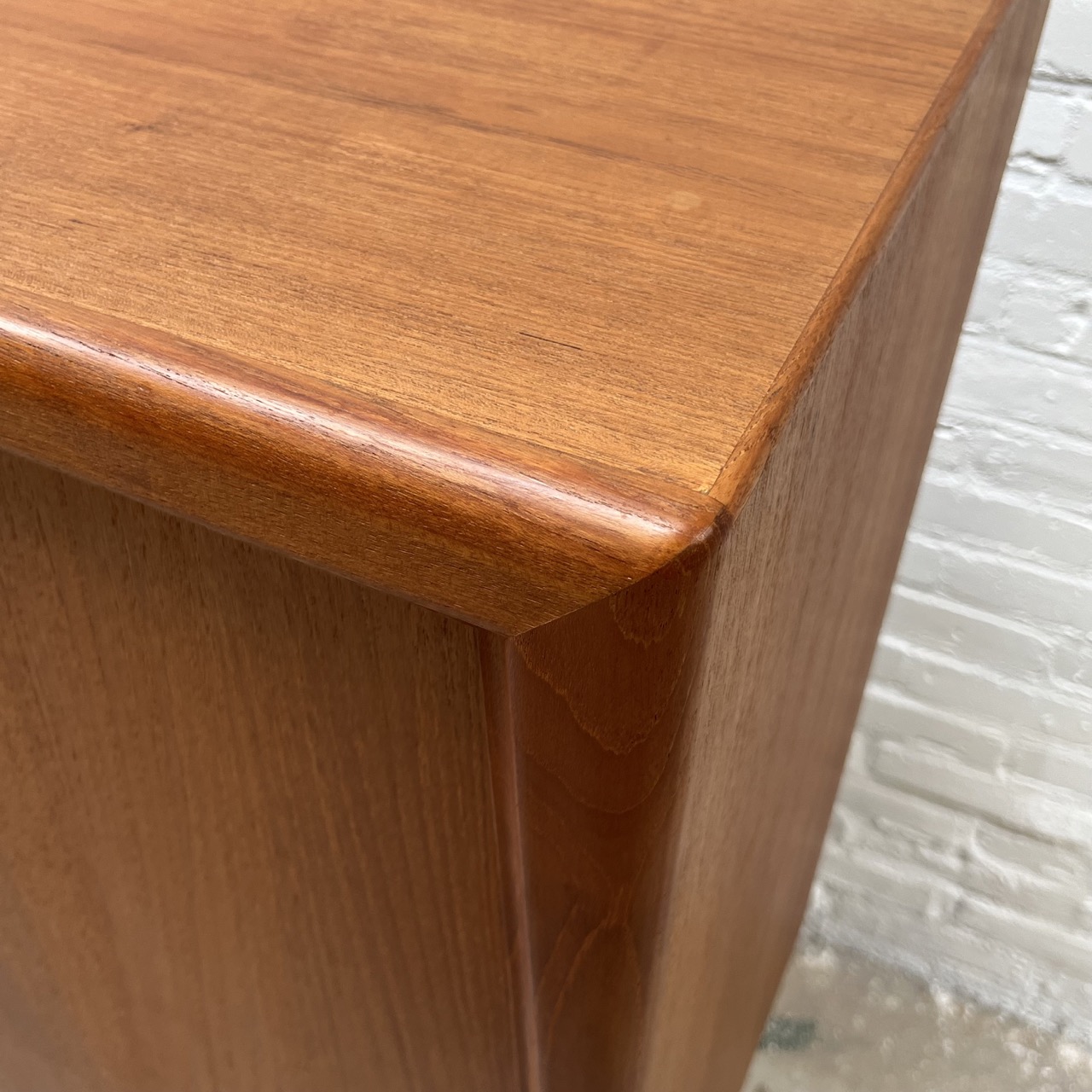Vintage High Board 