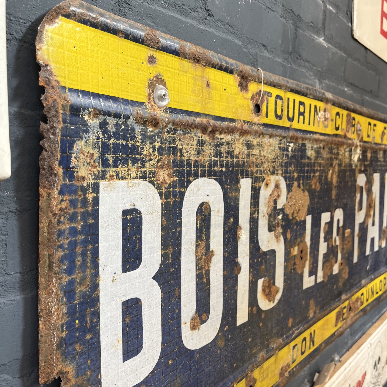 Enamel "BOIS LES PARGNY"