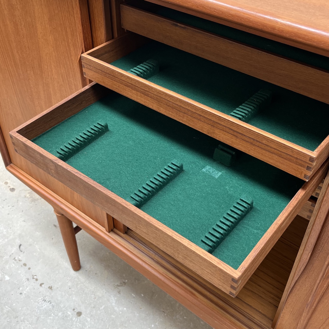 Vintage High Board 