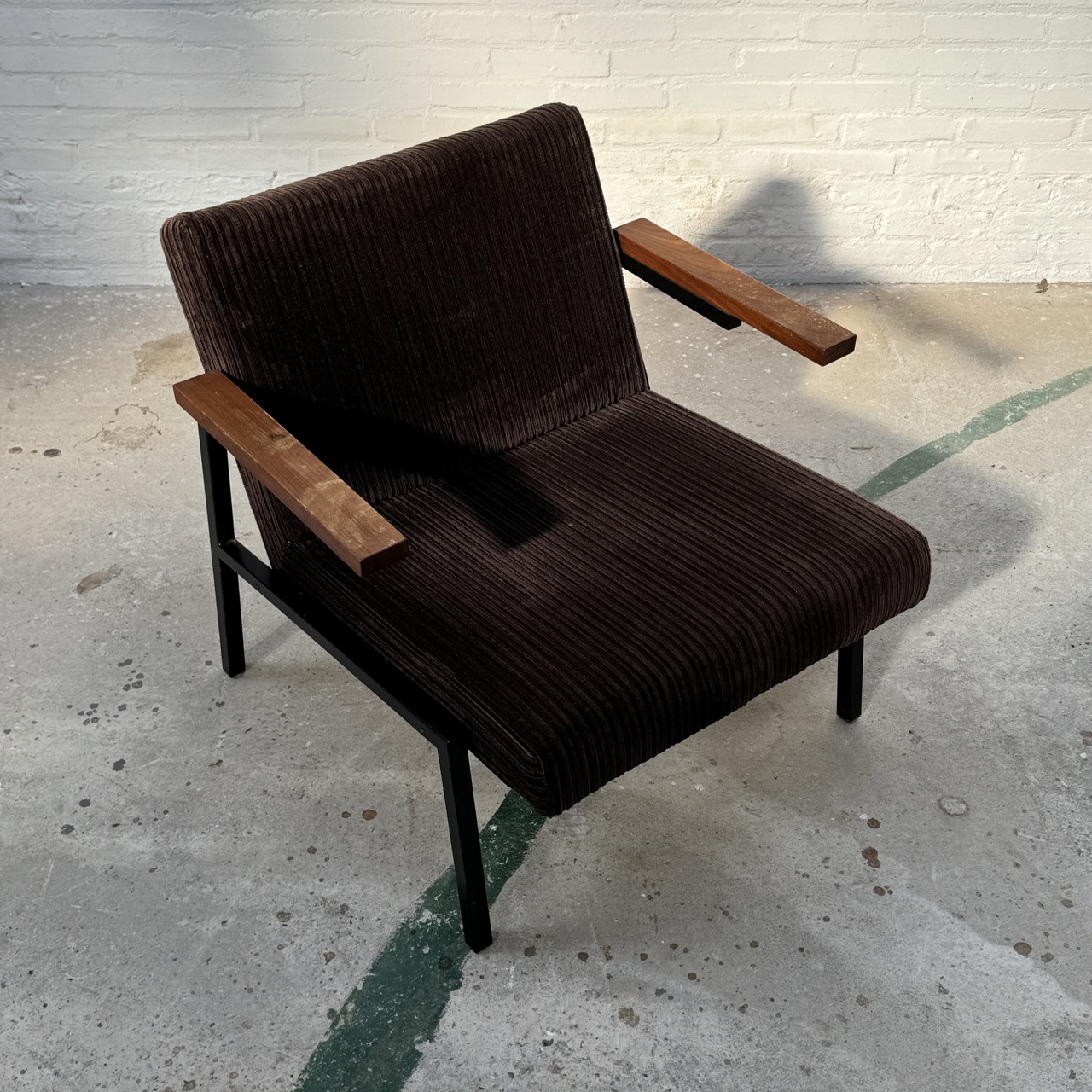 "SZ66" Lounge Chairs 
