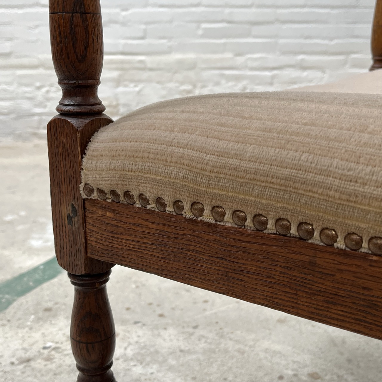 Antique Easy Chair "Bobbin"