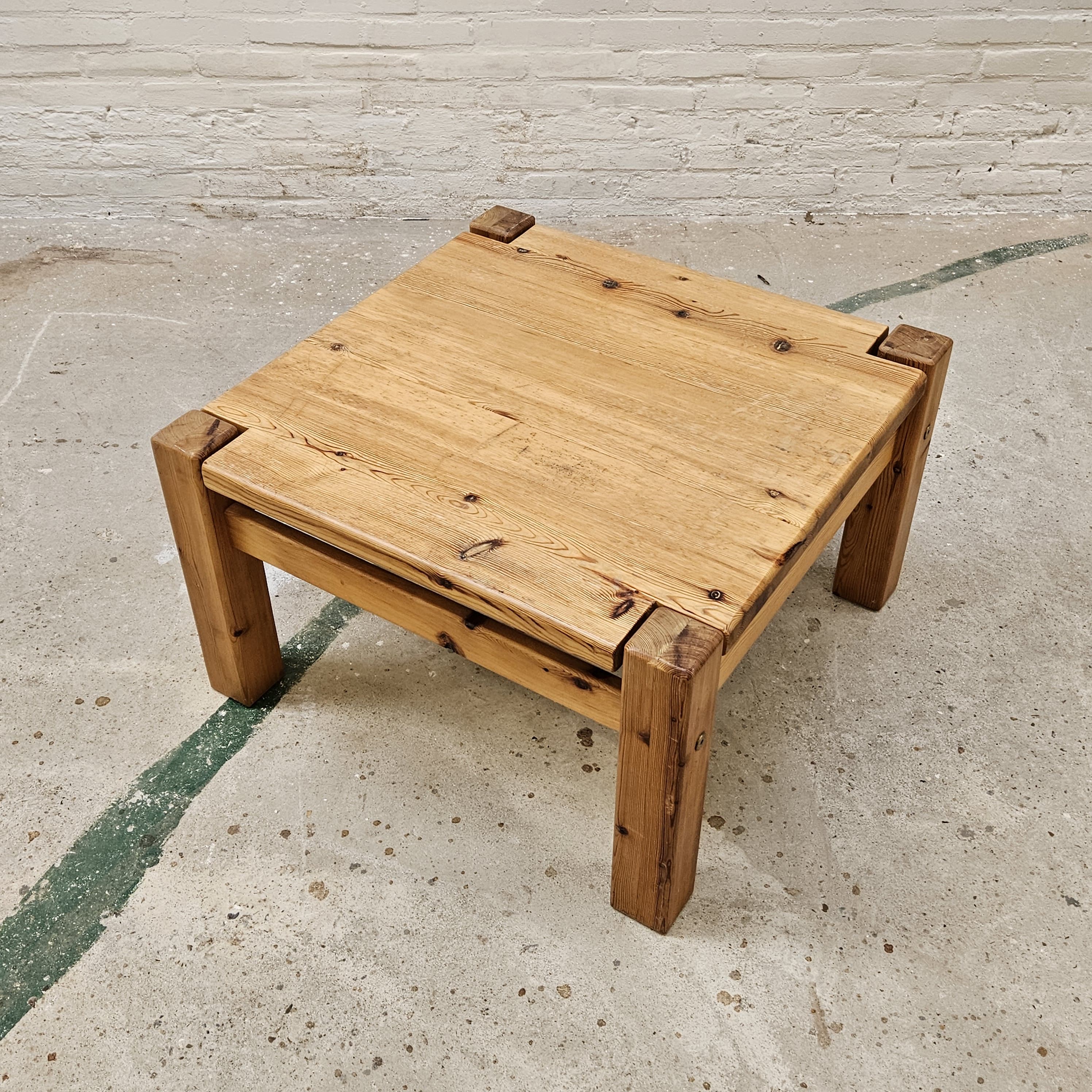 Vintage Coffee Table Pine