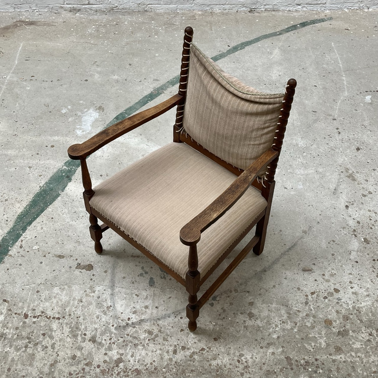 Antique Easy Chair "Bobbin"