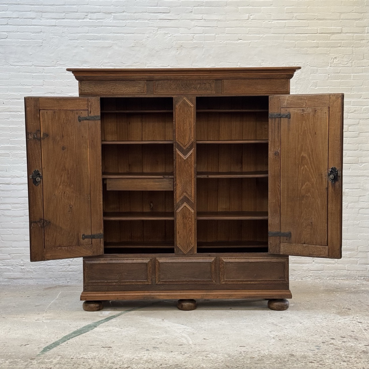 Antique Cabinet '1723'