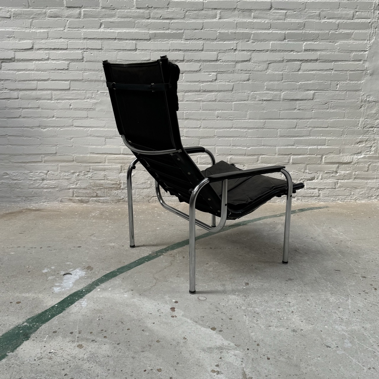 "HE1106" Easy Chair