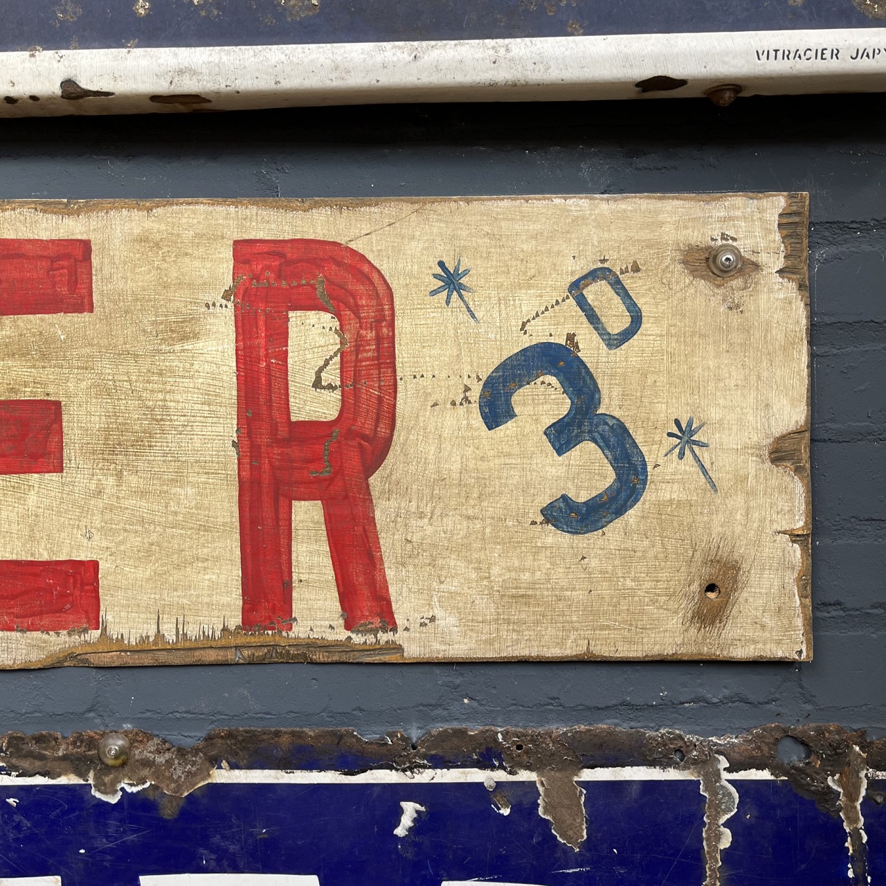 Signboard "TIZER"