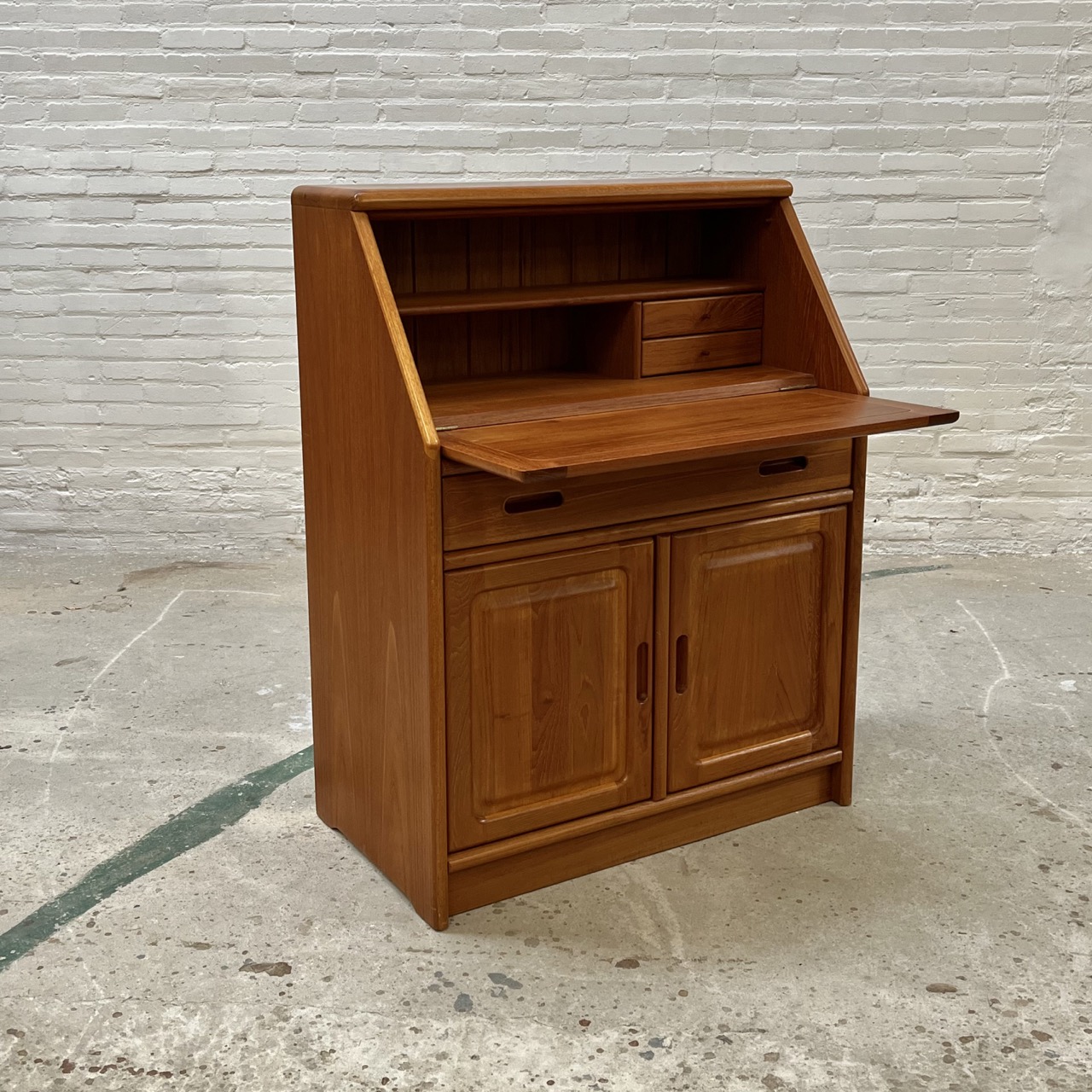 Vintage Secretary Desk Dyrlund