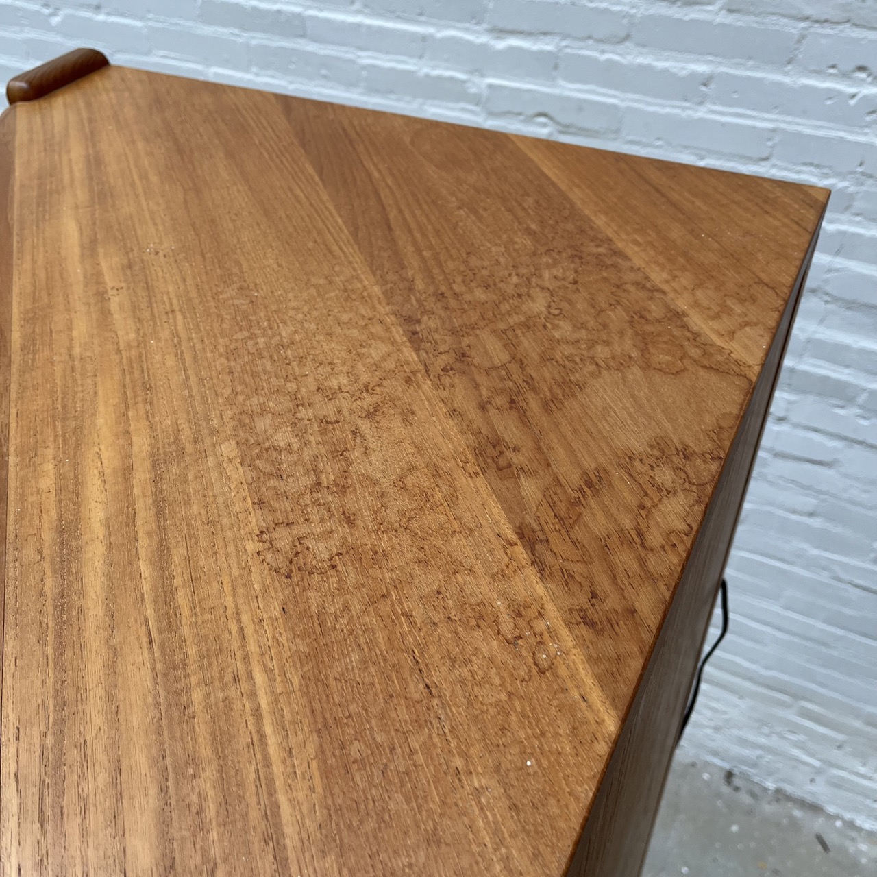 Vintage Corner Cabinet Dyrlund