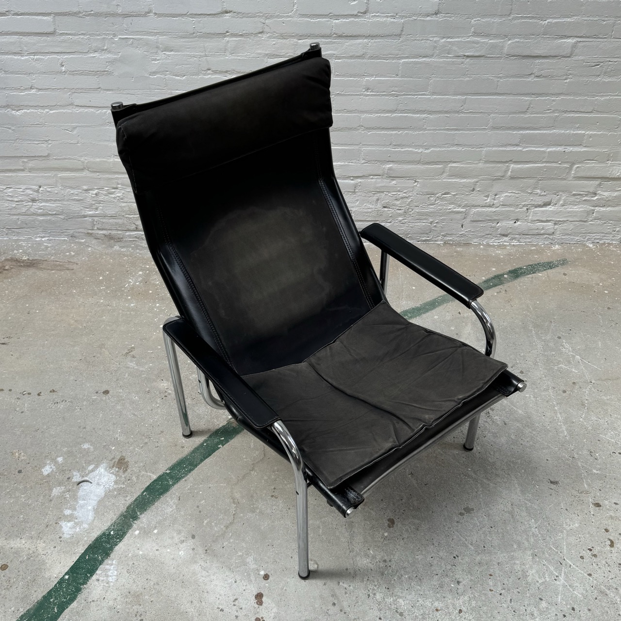 "HE1106" Easy Chair